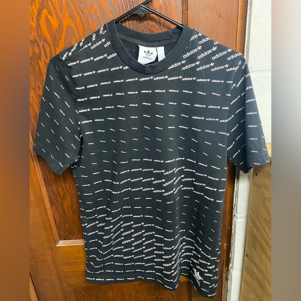 Adidas T-shirt. Sz small